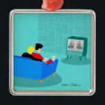 Casal Retro Assistindo ao Ornamento Cerâmico da TV<br><div class="desc">Este design retroGay assistindo ao Casal de TV é simplesmente fabuloso! O estilo dos anos 60, design de arte minimalista mostra a parte de trás de um casal acolhedor e tocando seu programa favorito de TV em preto e branco. A sofisticada sala turquesa e de chalé destaca uma parede de...</div>