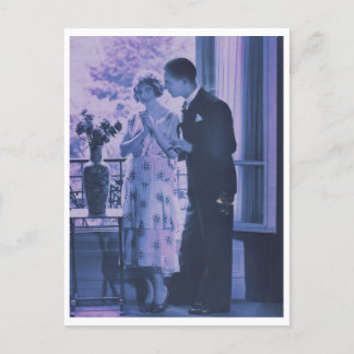 Casal Romântico Antigo junto à Janela Cartão Posta