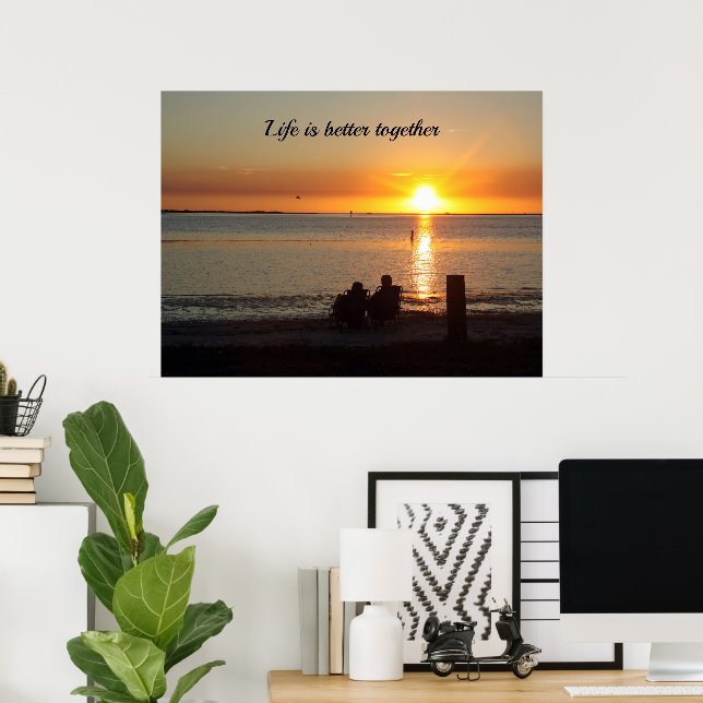Casal Senta-Se Na Praia No Poster Sunset (Escritório em casa)