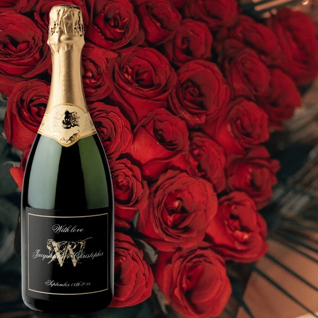 Casamento Chic de Script Monograma Preto e Dourado (For an Elegant Wedding: Gold on Black Monogram, Chic Script Sparkling Wine Label.)