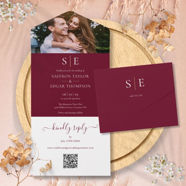 Casamento com Foto e Monograma em Código QR em Bur (Burgundy And Gold Monogram QR Code Photo Wedding All In One Invitation)