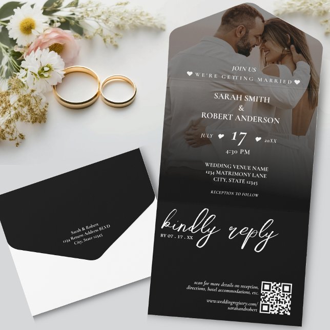 Casamento de Código QR de Foto Nova e Preta Simple (Simple Black Newlywed Photo QR Code Wedding All In One Invitation)