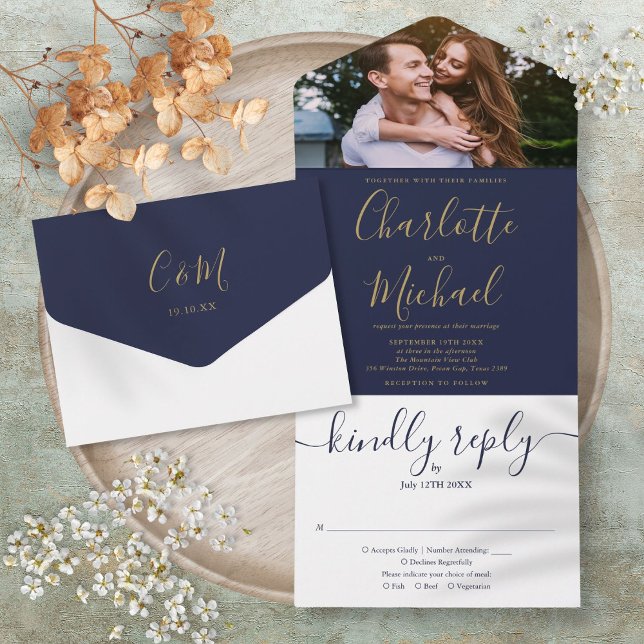 Casamento de Foto com Monograma em Script Azul Mar (Navy Blue And Gold Script Monogram Photo Wedding All In One Invitation)