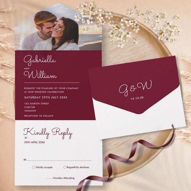 Casamento de Foto Monograma Bordeaux Script Simple (Simple Script Burgundy Monogram Photo Wedding All In One Invitation)