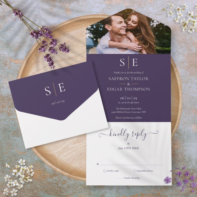 Casamento de Fotos com Monograma Roxo e Dourado (Purple And Gold Monogram Photo Wedding All In One Invitation)