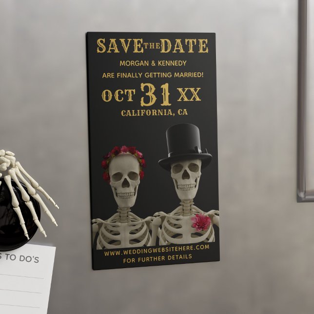 Casamento De Halloween Salve A Data Cartões Magnét (Perfect for your Halloween Wedding. Bride and Groom skeletons with space for your details)