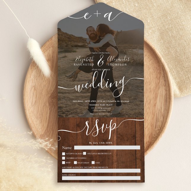 Casamento de iniciais de madeira marrom russa (Criador carregado)