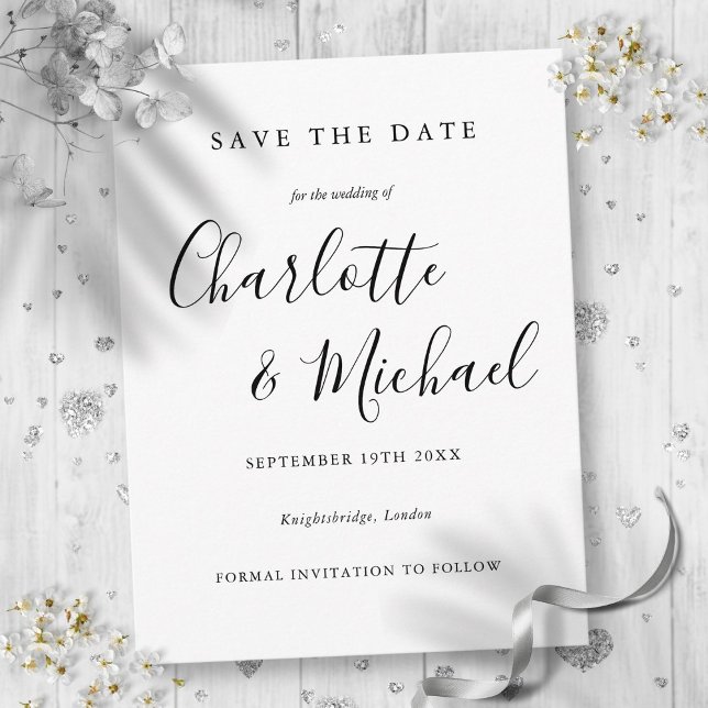 Casamento de Script Preto e Branco Salve o Cartão  (Black And White Script Wedding Save the Date Card)