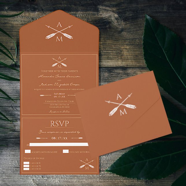 Casamento de Setas e Monogramas | Laranja queimada (Burnt Orange Arrows and Monograms Wedding All in One Invitation)