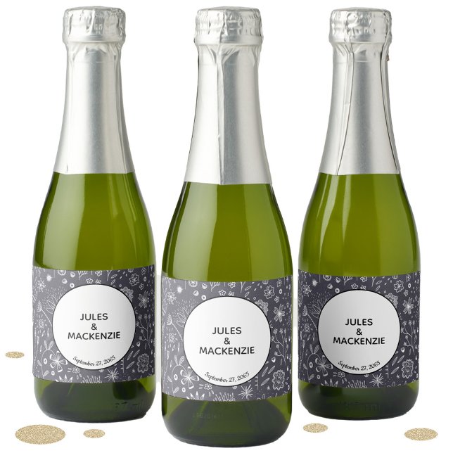 Casamento Moderno Monocromático com Painéis Flores (Personalized celebration sparkling wine labels with custom text for weddings and parties)