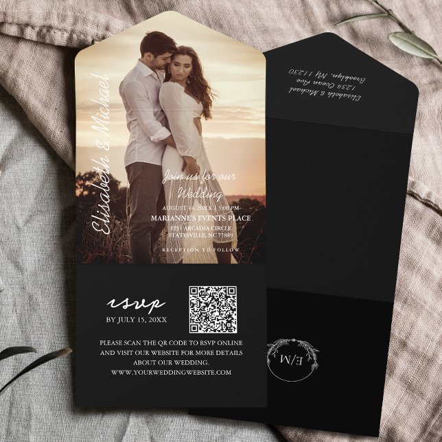 Casamento Preto do Código QR de Foto Moderna (Simplify your wedding with all-in-one invitations, with QR code for RSVP. Modern elegance made easy!)