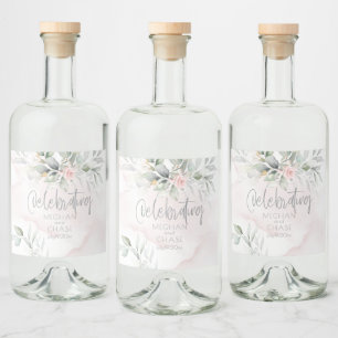 Casamento Rosas rosa-esbranquiçadas com folhas v