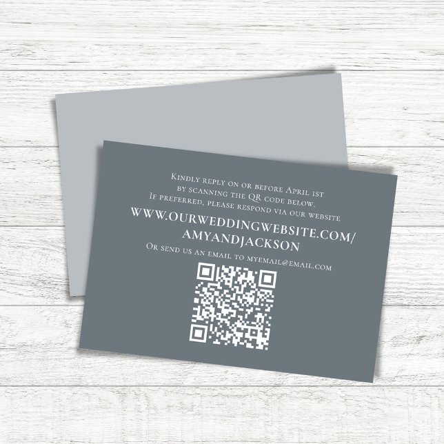 Casamento RSVP do Site de Código QR Simples Dusty  (Simple blue-grey wedding RSVP card with a scannable QR code. )