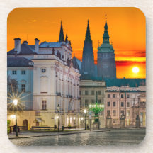 Castelo de Praga na porta copos de plástico do Dur