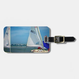 CATAMARANOS NA ETIQUETA DE BAGAGEM DA PRAIA