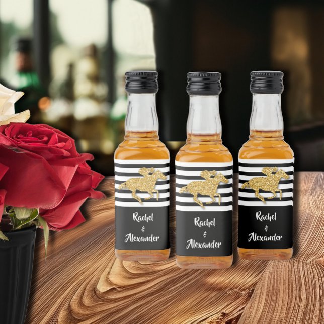 Cavalo de Acusação Dourada Faux em Stripes Negras  (Faux gold glitter racehorse on black and white stripes mini liquor bottle labels personalized)