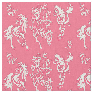 Cavalos no tecido cor-de-rosa e branco