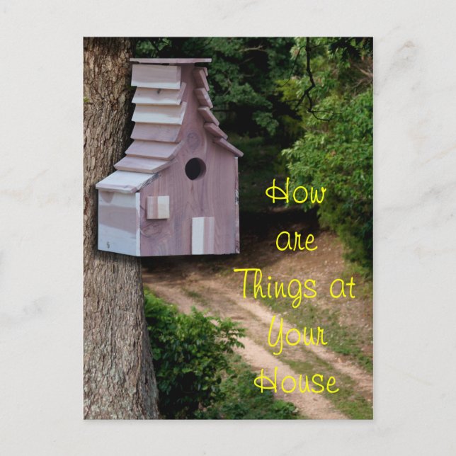 Cedar Birdhouse em um cartão postal de árvore - pe (Frente)