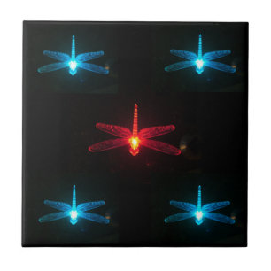Cerâmica Azul e azulejo de incandescência vermelho das