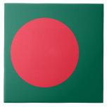 Cerâmica Azulejo com bandeira de Bangladesh<br><div class="desc">Adicione uma expressão ousada de orgulho nacional à sua decoração com este azulejo impressionante com a bandeira de Bangladesh! Mostrando o círculo vermelho vívido contra o rico fundo verde, este azulejo captura a essência do patrimônio do Bangladesh em um formato eterno e duradouro. Quer seja usado como sotaque decorativo, peça...</div>