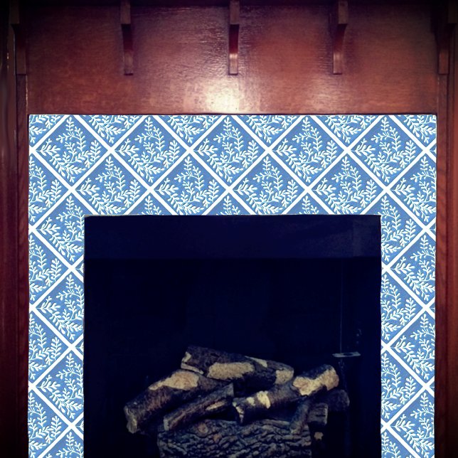 Cerâmica Azulejo de cerâmica, folhas azuis e brancas (False indigo blue and white tile shown on a fireplace.)