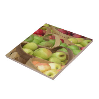 Cerâmica Cestas de Apple no azulejo do mercado