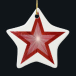 Cerâmica Forma de estrela de ornamento da Estrela Vermelha<br><div class="desc">Design moderno com uma estrela brilhante,  cintilante vermelha e branca sobre fundo branco. Um ornamento em árvore de natal em forma de estrela com um design personalizável vermelho e branco para você personalizar com seu próprio texto,  imagens e ideias. Criado por Jess Perry usando fotografias originais e técnicas digitais.</div>