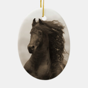 Cerâmica Frísia Executa Ornamento de Feriado de Cavalo