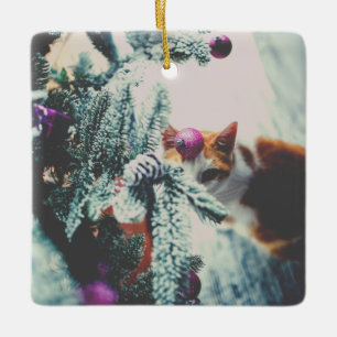 Cerâmica Gatinho sob o ornamento da árvore de Natal