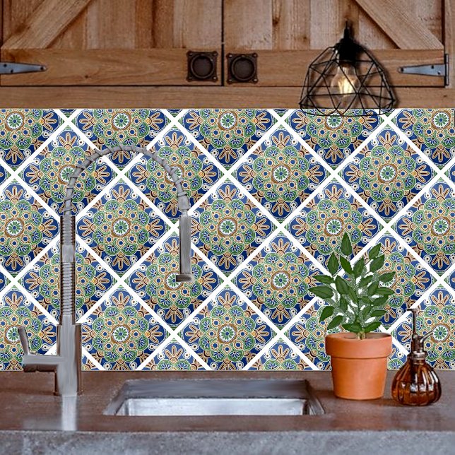 Cerâmica Medalhão de multicores de azulejo cerâmico decorat (Multi colored tile shown on a kitchen backsplash.)