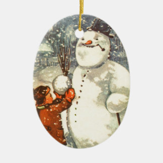 Cerâmica Menino estónio com o ornamento da árvore de Natal