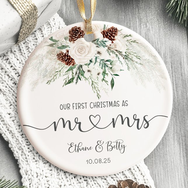 Cerâmica Nosso Primeiro Ornamento Casado de Natal, Sr. e Sr (Our First Christmas Married Ornament)