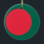 Cerâmica Ornamento com bandeira de Bangladesh<br><div class="desc">Adicione um toque festivo do orgulho de Bangladesh à sua decoração de feriado com este ornamento com a bandeira de Bangladesh! Feito com precisão, este ornamento mostra o icônico círculo vermelho sobre um fundo verde, representando a bandeira nacional de Bangladesh. Seu design vibrante faz dele uma adição perfeita à sua...</div>