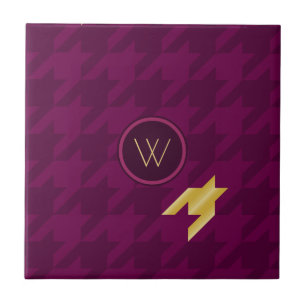 Cerâmica Rosa com o Azulejo Dourado Houndstooth de Destaque