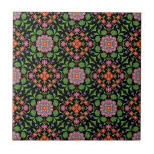 Cerâmica Teste padrão floral de Rangoli no azulejo preto