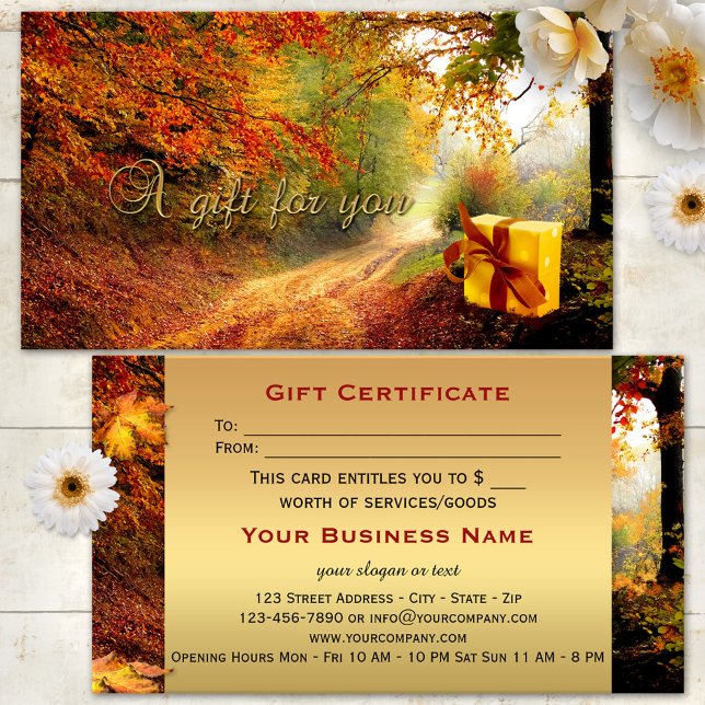 Certificado de Presente Dourado da Floresta de out (A beautiful fall gift certificate featuring an image of a package in the forest - with gold)