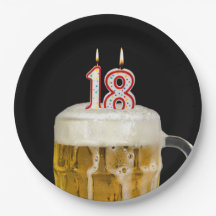 Cerveja de 18 anos em prato de papel preto