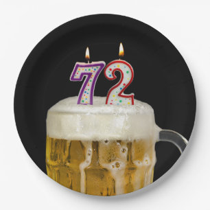 Cerveja do 72º aniversário em prato de papel preto