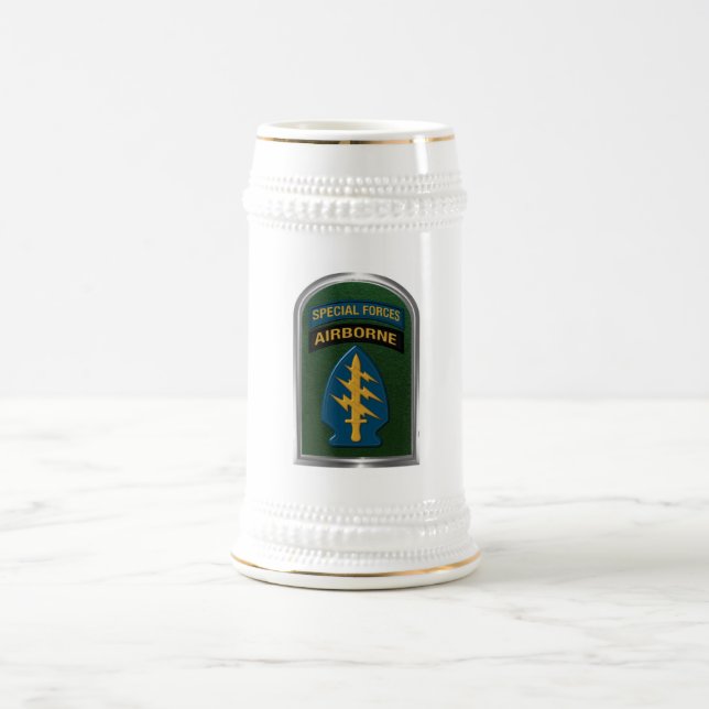 Cerveja Guia Forças Especiais do Exército e Caneca de cerv (Centro)