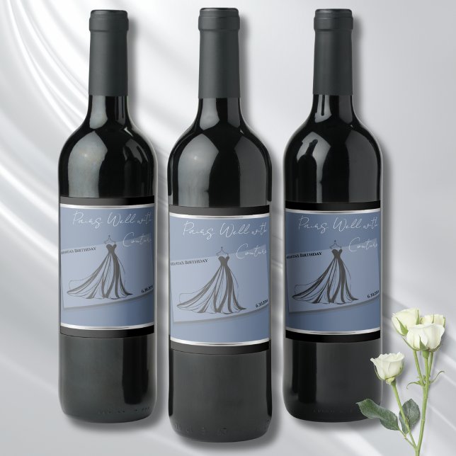 Cerveja Rótulo de Garrafa de Vinho do Gala de Moda Azul Ce (Chic cerulean blue fashion gala wine bottle label with silver couture gown sketch template.)