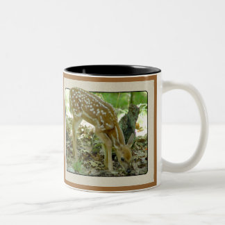 Cervos de Whitetail - caneca 2 da jovem corça