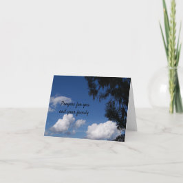 Céu azul num cartão de compaixão