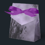 Céu Roxo Assolado com Caixa de Favoritos do Gótico<br><div class="desc">Uma caixa de favores do gótico com o céu das bruxas com árvores negras roxas ao longo de uma estrada assombrada,  corvos góticos e uma lua de cheio nublada. Faça sua celebração,  casamento ou festa de caixão aberto.</div>