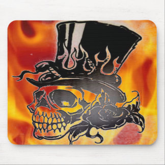 Chamas do chapéu alto do crânio & rosas Mousepad