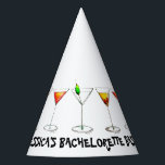Chapéu De Festa Martini Cosmo Cocktail Bachelorette Bash<br><div class="desc">Partido que apresenta uma ilustração original de uma fileira de cocktails martini, Manhattan e cosmopolitas. Excelente para uma despedida de solteira, ou para qualquer festa ou celebração! Simplesmente personalize com suas informações. Não vê o que está procurando? Precisa de ajuda para a personalização? Clique no botão "perguntar a este designer"...</div>