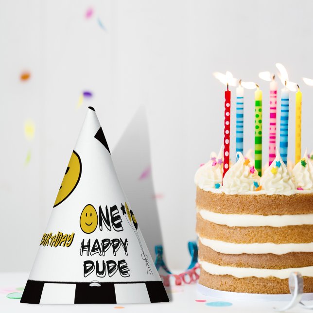 Chapéu De Festa Um Feliz Cara Amarelo Sorria Primeiro Garoto De ru (Criador carregado)