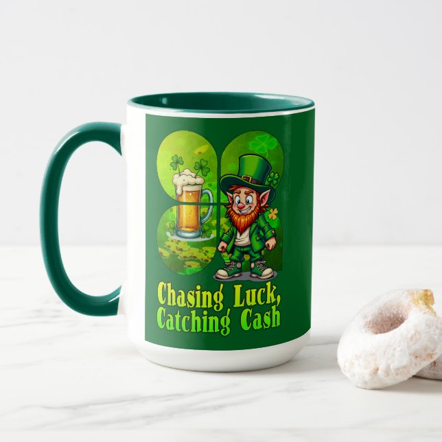 Chasing Luck Catching Cash St Patrick’s - caneca (Com Donut)