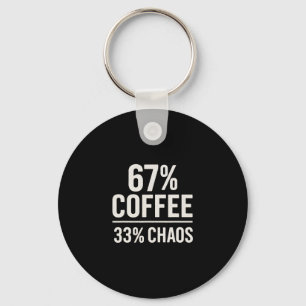 Chaveiro 67 Meme Engraçado 67% Café 33% Caos Design de Humo