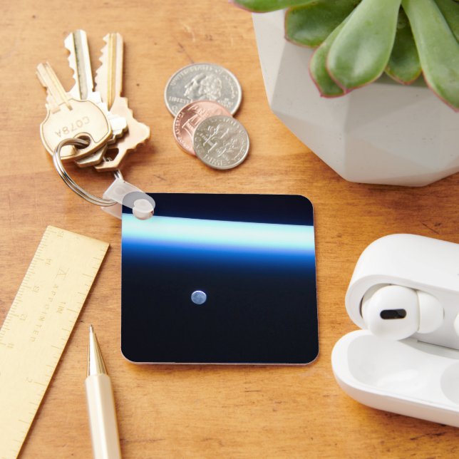 Chaveiro A Linha Fina da Atmosfera da Terra e Uma Lua Gibbo (Mesa)