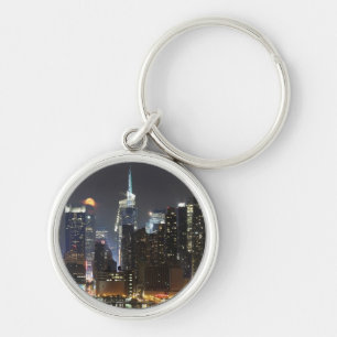 Chaveiro A lua aumenta sobre o Midtown New York.